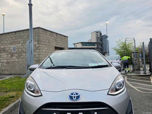Toyota Aqua Hatchback, Petrol Hybrid, 2018, Silver
