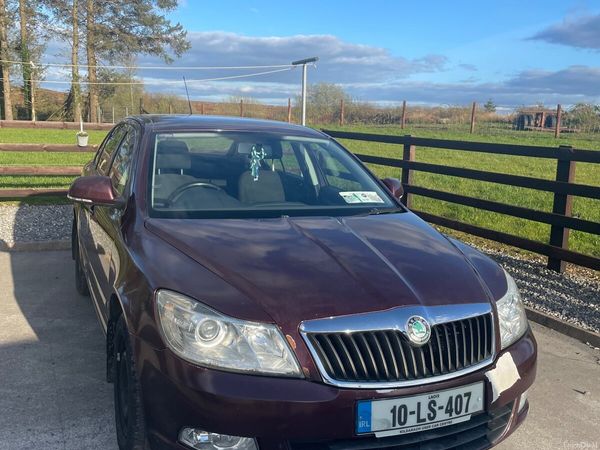 Skoda Octavia Hatchback, Diesel, 2010, Red