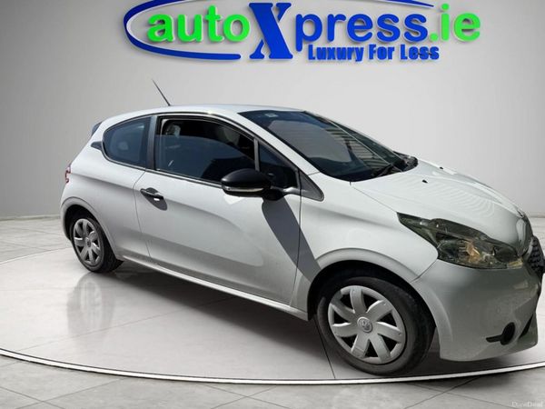 Peugeot 208 Hatchback, Petrol, 2015, White