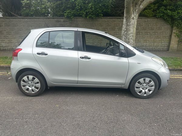 Toyota Yaris Hatchback, Petrol, 2010, Silver