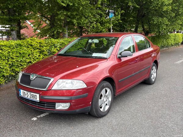 Skoda Octavia Hatchback, Petrol, 2009, Red