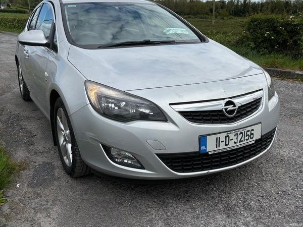 Opel Astra Hatchback, Diesel, 2011, Silver