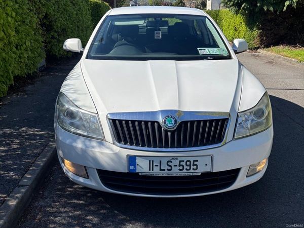 Skoda Octavia Saloon, Diesel, 2011, White