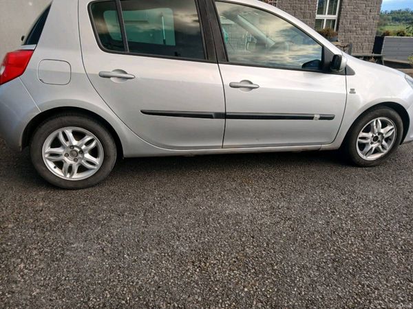 Renault Clio Hatchback, Petrol, 2007, Silver