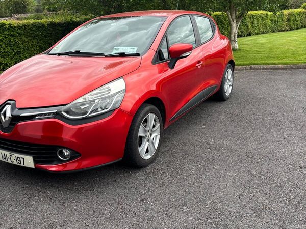 Renault Clio Hatchback, Petrol, 2014, Red