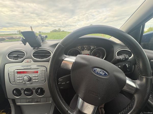Ford Focus Hatchback, Petrol, 2009, Blue