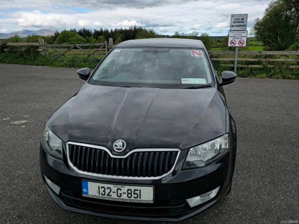 Skoda Octavia Saloon, Petrol, 2013, Black