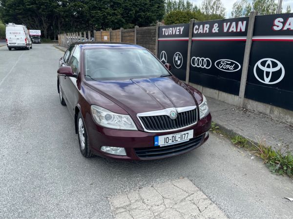 Skoda Octavia Hatchback, Diesel, 2010, Red