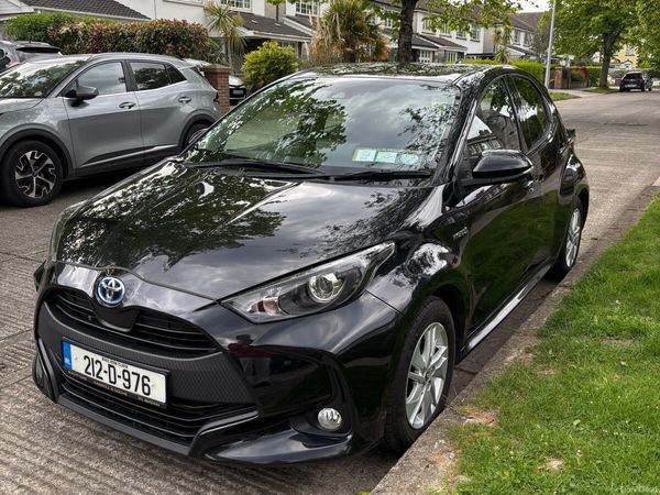 Toyota Yaris Hatchback, Petrol Hybrid, 2021, Black