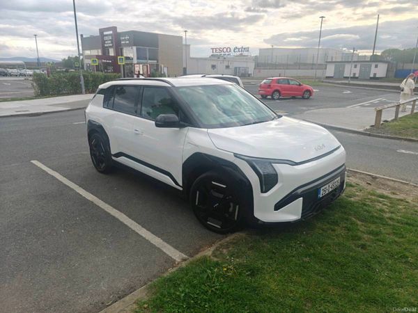 Kia EV3 SUV, Electric, 2025, Yellow