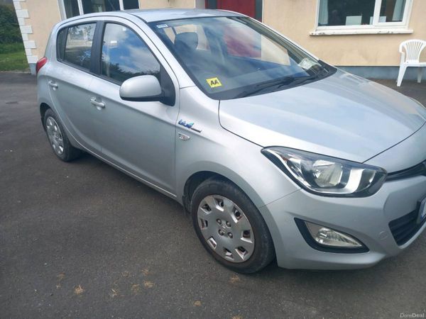 Hyundai i20 Hatchback, Petrol, 2014, Silver