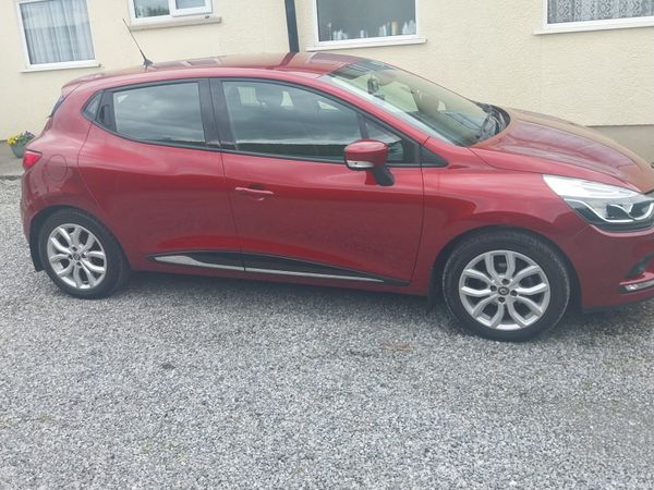Renault Clio Hatchback, Petrol, 2018, Red