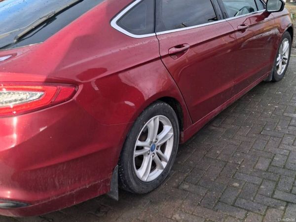 Ford Mondeo Hatchback, Diesel, 2016, Red