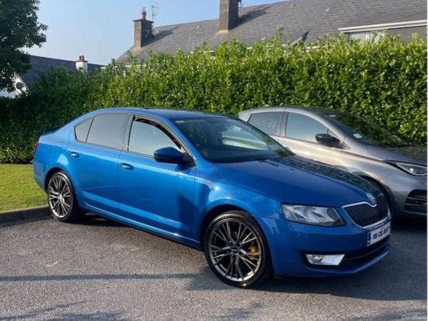 Skoda Octavia Saloon, Petrol, 2015, Blue