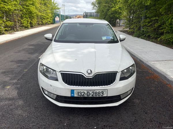 Skoda Octavia Saloon, Diesel, 2013, White
