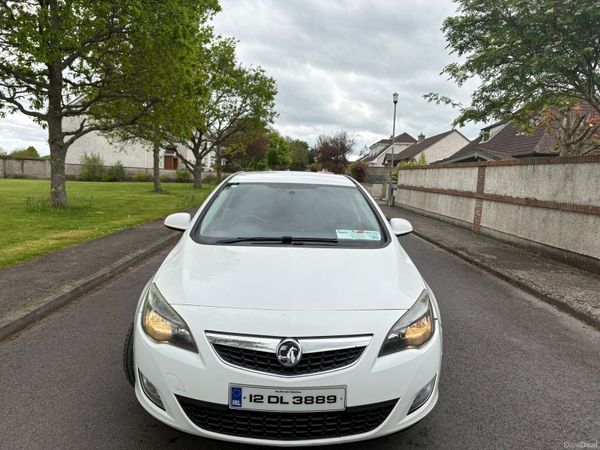 Vauxhall Astra Hatchback, Diesel, 2012, White