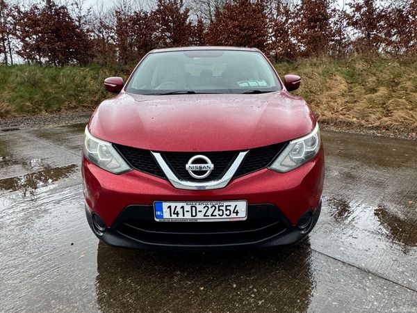Nissan Qashqai Hatchback, Diesel, 2014, Red
