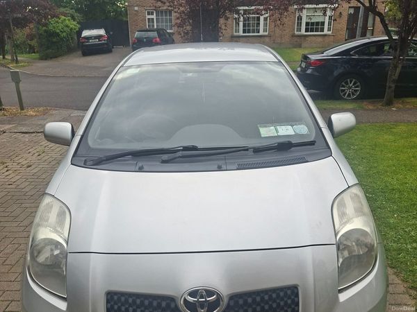 Toyota Yaris Hatchback, Petrol, 2009, Silver