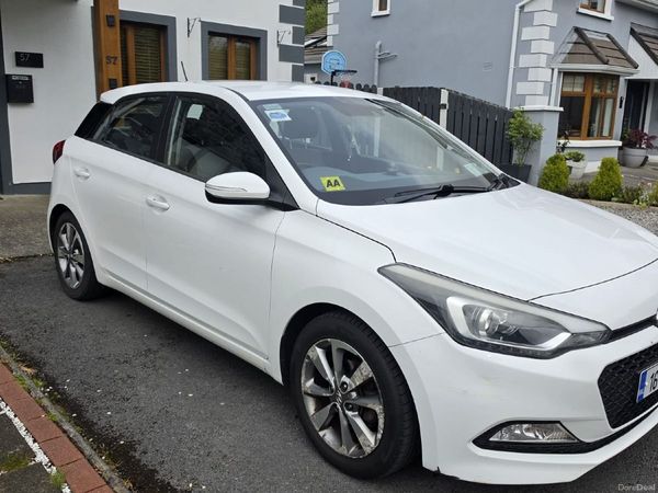 Hyundai i20 Hatchback, Petrol, 2016, White