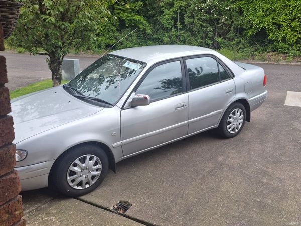 Toyota Corolla Saloon, Petrol, 2000, Silver