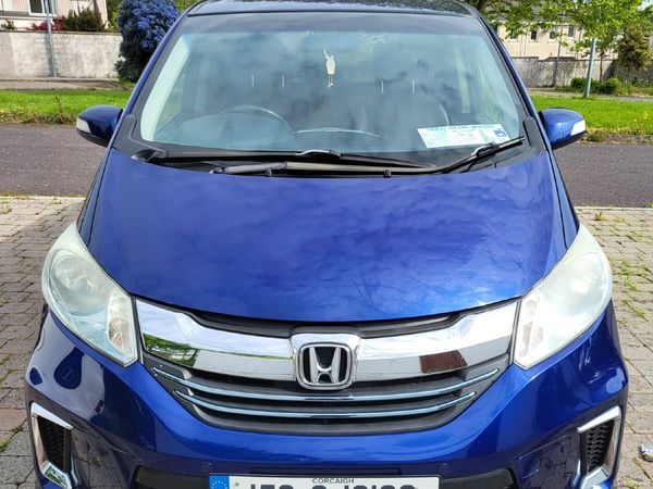 Honda Freed MPV, Petrol Hybrid, 2015, Blue