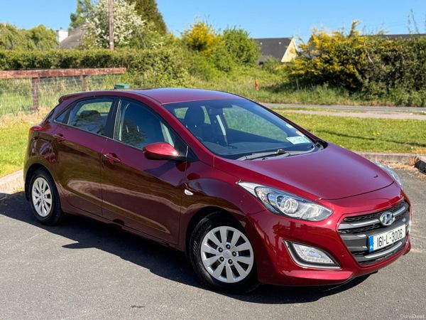 Hyundai i30 Hatchback, Petrol, 2016, Red