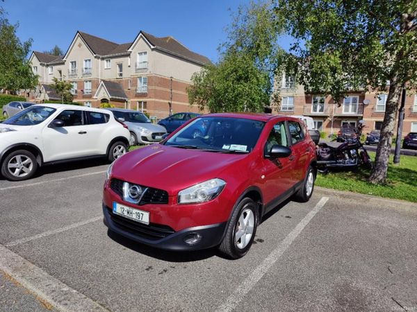 Nissan Qashqai Hatchback, Diesel, 2012, Red