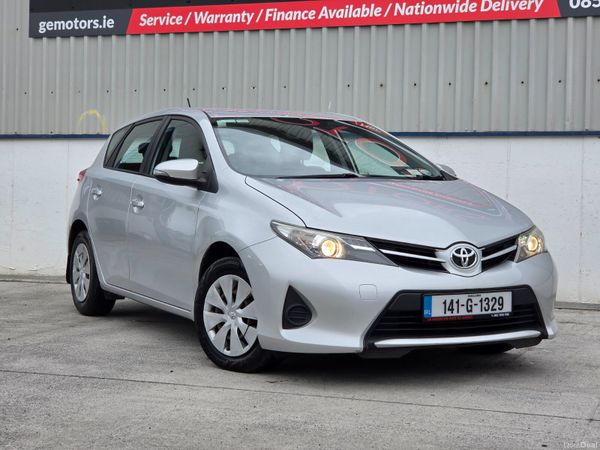 Toyota Auris Hatchback, Diesel, 2014, Silver