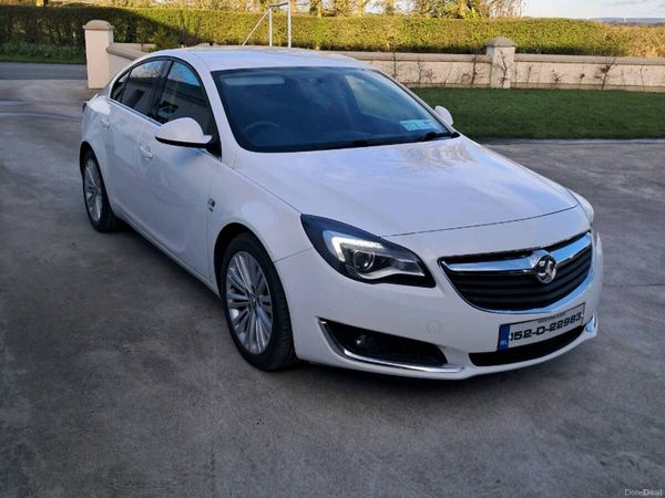 Vauxhall Insignia Hatchback, Diesel, 2015, White