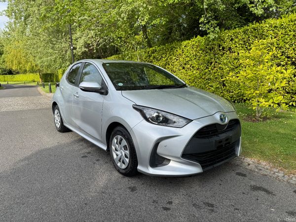 Toyota Yaris Hatchback, Petrol Hybrid, 2021, Silver