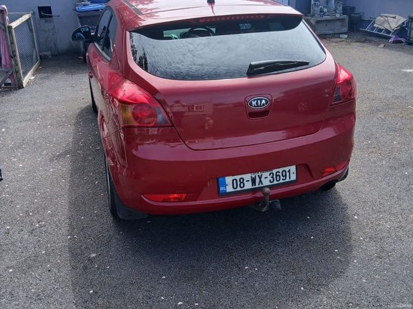 Kia Ceed Hatchback, Diesel, 2008, Red