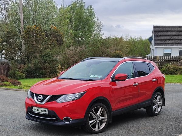 Nissan Qashqai SUV, Diesel, 2017, Red