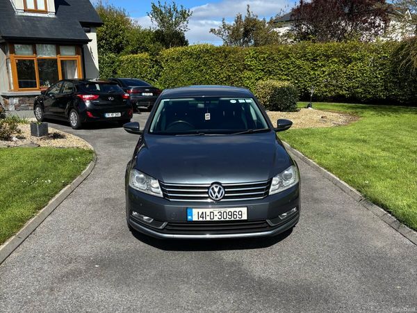 Volkswagen Passat Saloon, Diesel, 2014, Grey