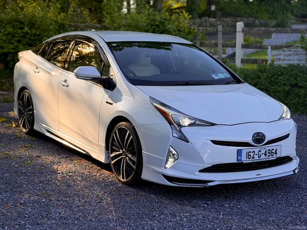 Toyota Prius Hatchback, Petrol Hybrid, 2016, White