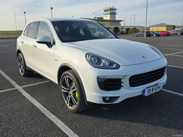 Porsche Cayenne SUV, Petrol Plug-in Hybrid, 2016, White