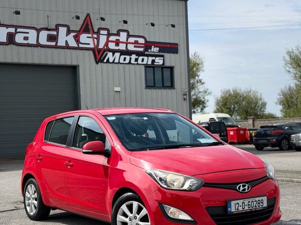 Hyundai i20 Hatchback, Petrol, 2012, Red