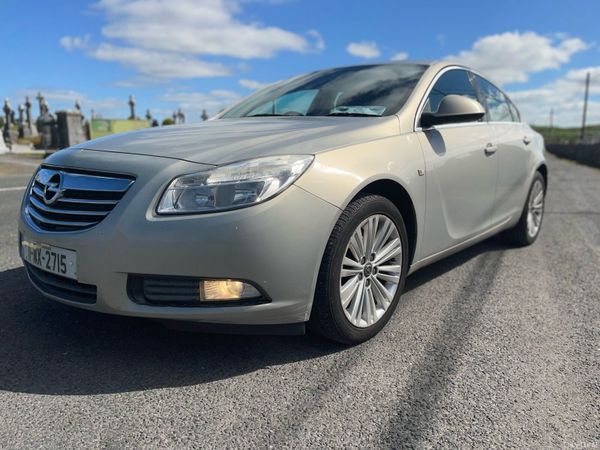 Opel Insignia Hatchback, Diesel, 2011, Gold
