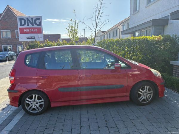 Honda Jazz Hatchback, Petrol, 2009, Red