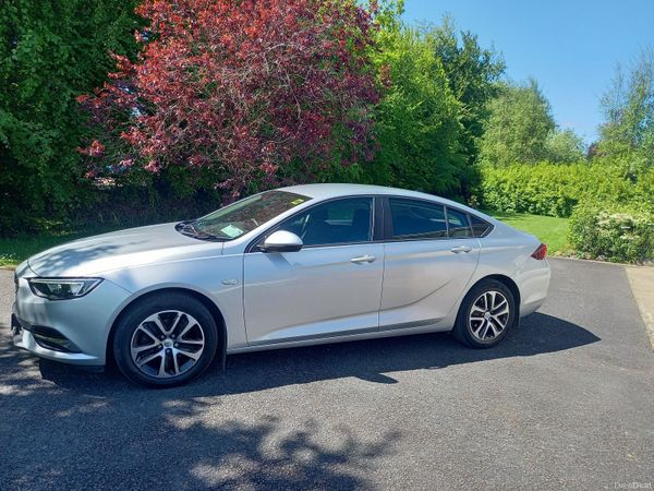 Opel Insignia Hatchback, Diesel, 2019, Grey