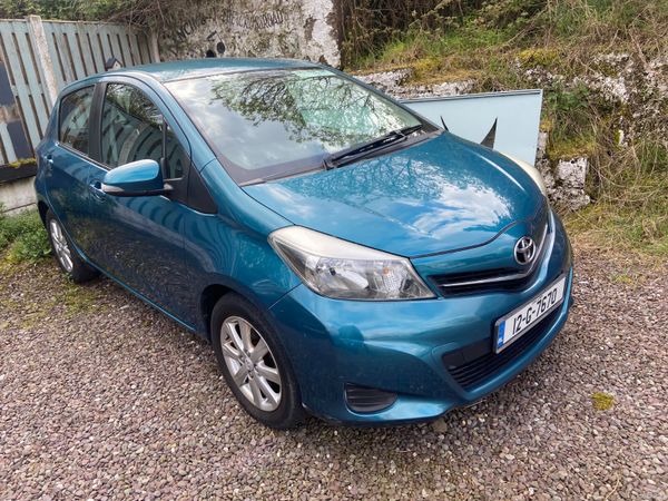 Toyota Yaris Hatchback, Petrol, 2012, Blue