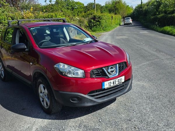 Nissan Qashqai MPV, Diesel, 2013, Red
