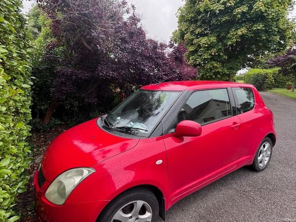 Suzuki Swift Hatchback, Petrol, 2010, Red
