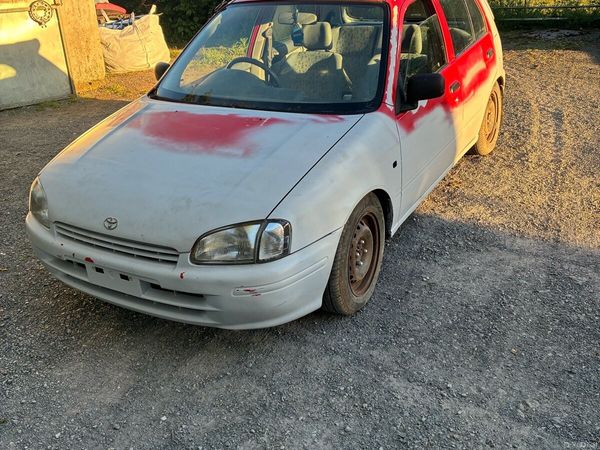 Toyota Starlet Hatchback, Petrol, 1997, Red