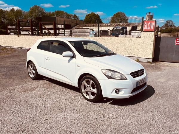 Kia Ceed Hatchback, Diesel, 2010, White