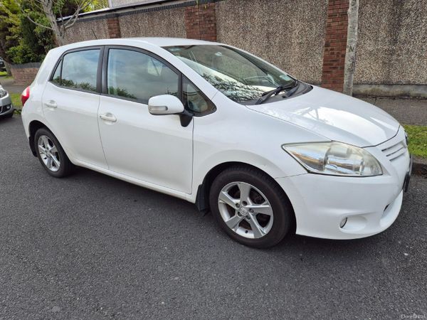 Toyota Auris Hatchback, Petrol, 2010, White