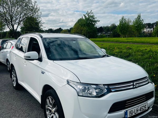 Mitsubishi Outlander SUV, Petrol Plug-in Hybrid, 2015, White