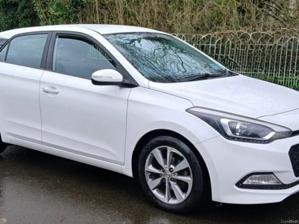 Hyundai i20 Hatchback, Petrol, 2016, White