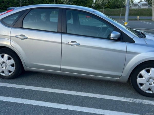 Ford Focus Hatchback, Petrol, 2009, Silver