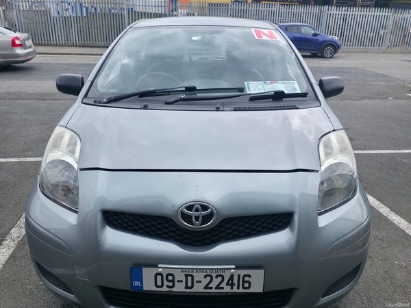 Toyota Yaris Hatchback, Petrol, 2009, Silver