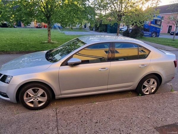 Skoda Octavia Saloon, Petrol, 2017, Grey